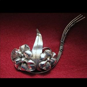 Vintage sterling silver double pansy bouquet brooch pin